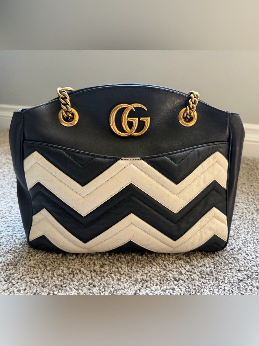 Gucci Black & Cream Chevron GG Chain Shoulder Bag